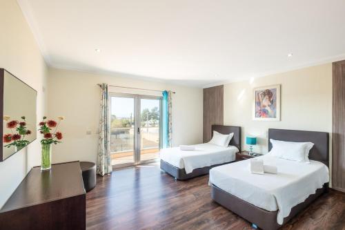 VILLA Simao