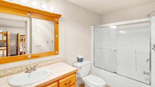 Un baño de Quelah Lane - Unit 10