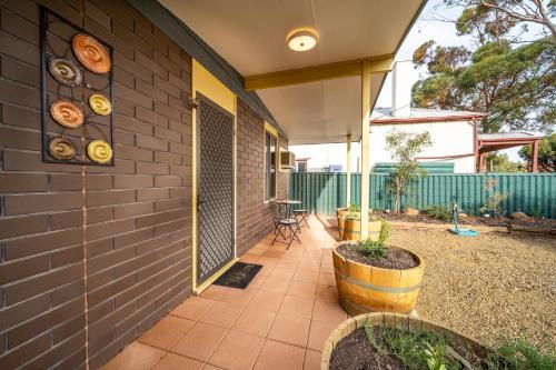 Jardín al aire libre en Flinders Ranges Bed and Breakfast