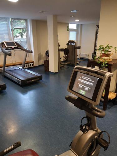 Das Fitnesscenter und/oder die Fitnesseinrichtungen in der Unterkunft Top Appartment mit Weitblick und Late Check-Out inklusive aktivCARD