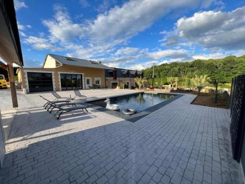Gîte Montfort-le-Gesnois, 5 pièces, 8 personnes - FR-1-410-428