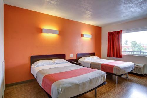 Postel nebo postele na pokoji v ubytování Motel 6-Richfield, OH