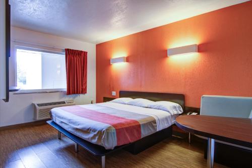 Postel nebo postele na pokoji v ubytování Motel 6-Richfield, OH