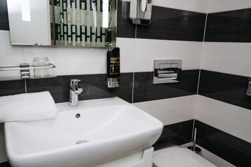 Bilik mandi di Union Hotel Prague