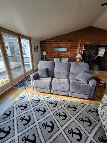 a living room with a couch and a rug at The Huron Hutch in Evergreen Shores