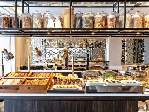 Comida en o cerca de este hotel