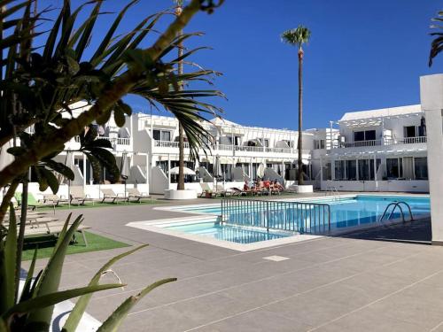 Puerto Del Carmen AirConditioned 2bed poolside apt