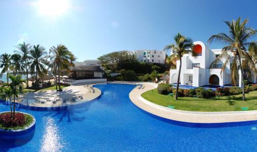 an aerial view of a resort with a large pool at Suite Zaashila Tangolunda in Tangolunda