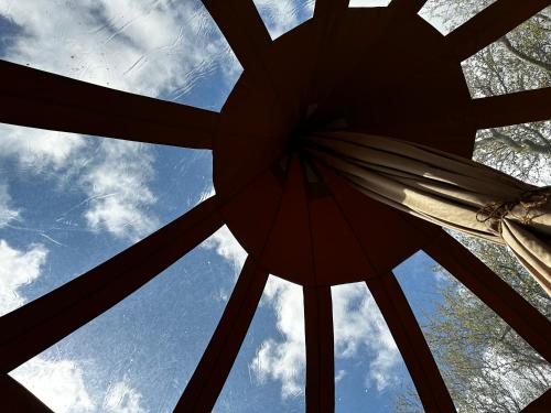 a view of the sky from the inside of a building at Romantik Luxus Glamping 2 in Idestrup