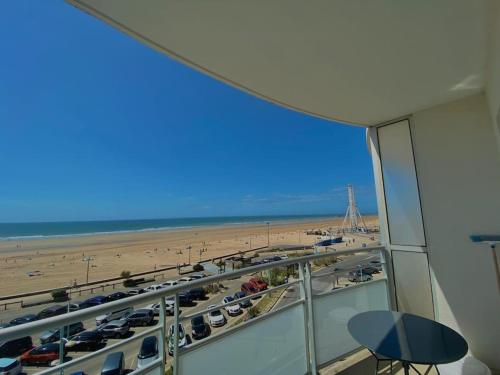 Appartement face mer (vue 180°) avec balcon