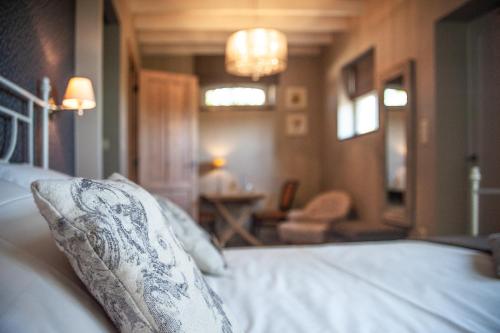 Una cama o camas en una habitación de B&B In 't Stille Weg