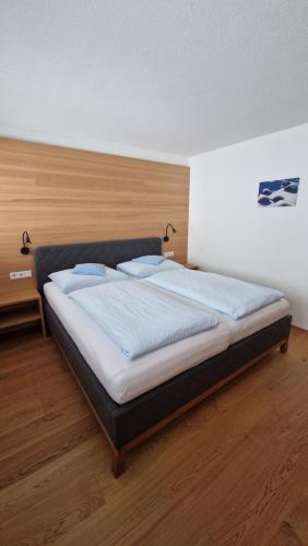 a bedroom with a large bed in a room at Alphof Appartement Faschina in Fontanella