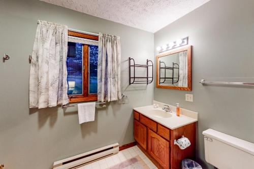 Phòng tắm tại Brown Bear Lodge