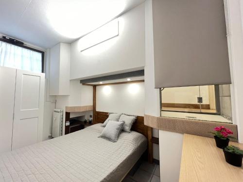 מיטה או מיטות בחדר ב-Tra Metropolitana e San Siro, nel Design Elegante, con parcheggio gratuito