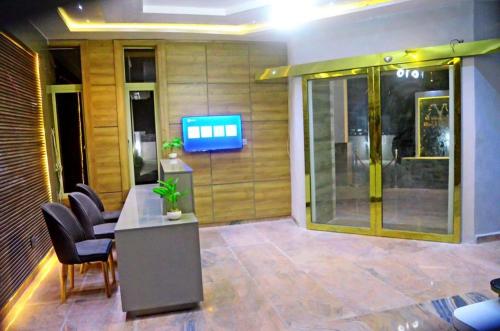 RB HOTEL AND SUITES – Photos 3