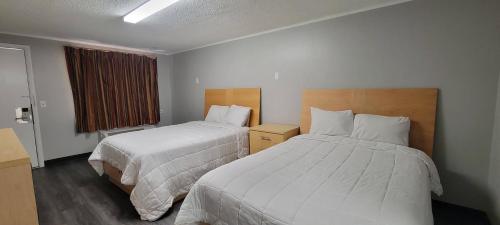a hotel room with two beds and a window at Superlodge in New Castle