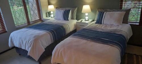 سرير أو أسرّة في غرفة في Crest Farm Communal Rooms