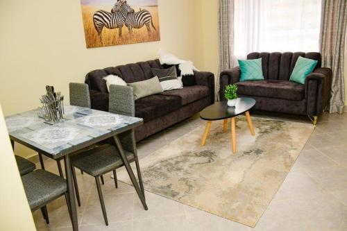 Posezení v ubytování Stylish 2 bedroom in Kitale Fully Furnished at 360 Luxury