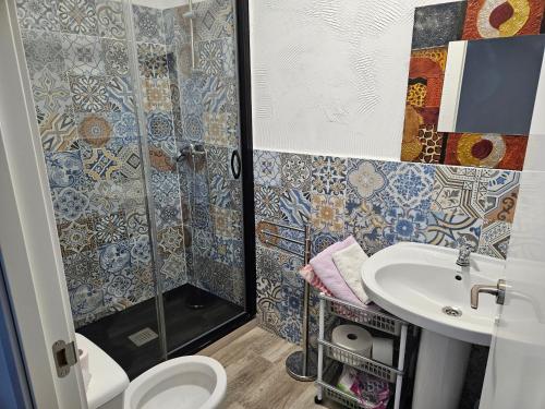 a bathroom with a shower and a toilet and a sink at Casa Cefita in Madroñal