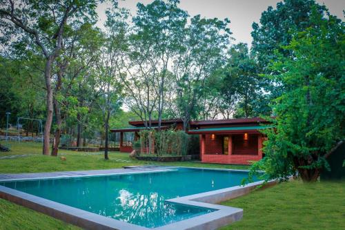 a house with a swimming pool in a yard at Quartz 2nd 14 Hotel in Kataragama