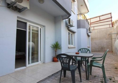 Rõdu või terrass majutusasutuses North Cyprus Sunshine Oasis - 2 Bedroom apartments in Magusa Famagusta