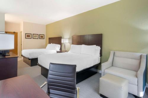 Postel nebo postele na pokoji v ubytování Best Western Celina