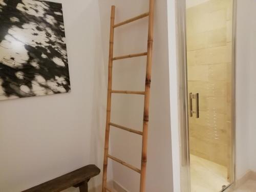 a ladder in a room next to a door at Gîte familial au calme avec parc et jardin, pour 8 personnes, près d’un château historique - FR-1-586-15 in Ainay-le-Vieil