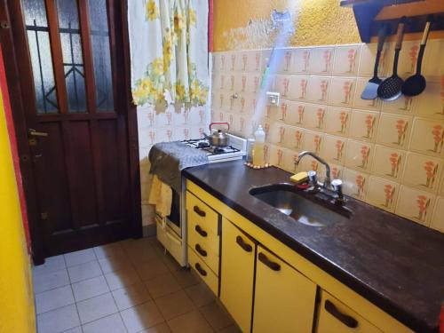 Køkken eller tekøkken på Las Toninas Duplex 5