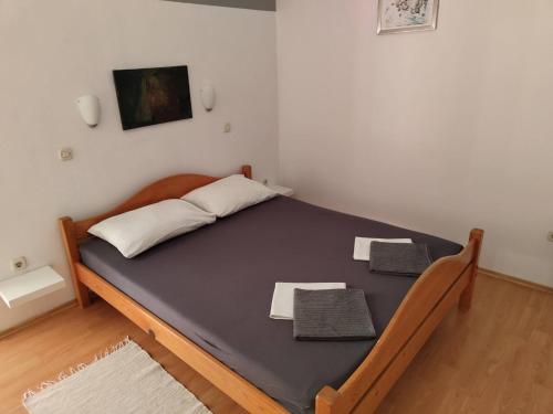 A bed or beds in a room at Apartments Var - with nice garden