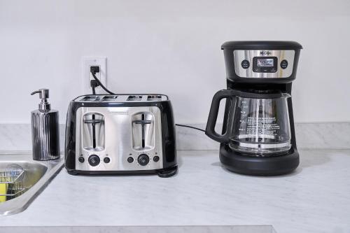 a toaster and coffee maker sitting on a kitchen counter at Marloma departamento #2 in Ensenada