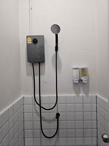 Bilik mandi di Kiko's Hostel