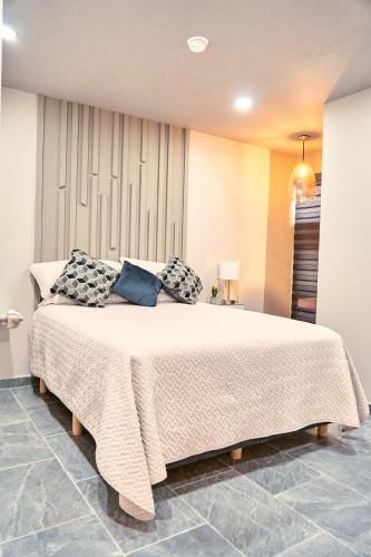 a bedroom with a large bed in a room at Departamento Marloma #1 in Ensenada