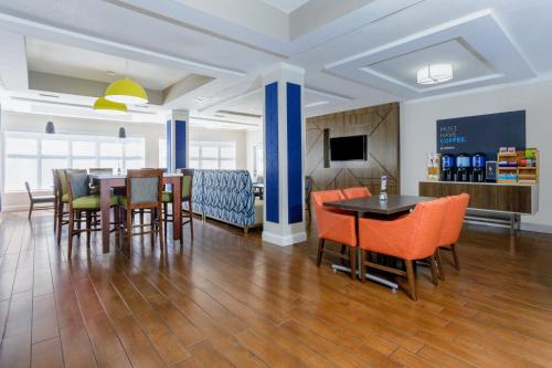 a dining room and kitchen with a table and chairs at Holiday Inn Express & Suites Jacksonville South - I-295 by IHG in Jacksonville