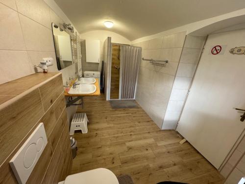 Vannituba majutusasutuses Ubytování Bauštel