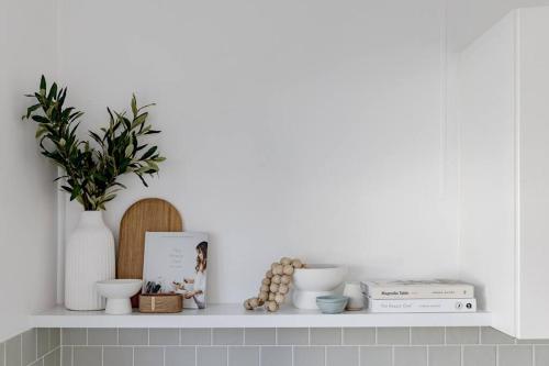 a shelf with bowls and other items on it at Casa Wilde in the Hunter in Cessnock