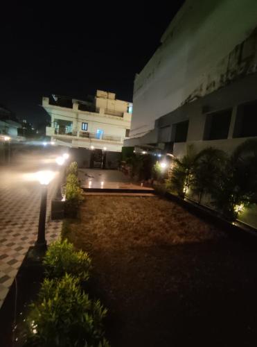 Un jardín fuera de The Rampal's Ganga Panoramic