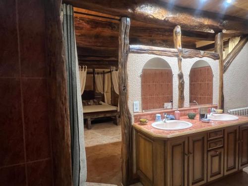 a bathroom with two sinks and a mirror at Le Relais des Chevaliers "Suite des Seigneurs" in Cordes-sur-Ciel