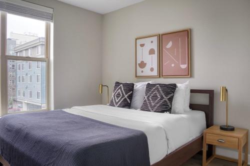 First Hill 1br w gym lounge rooftop SEA-695_2