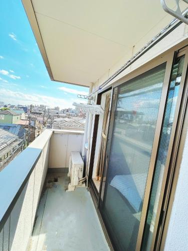 a balcony with a view of a city at Tokyo Skytree Home Skytree View Hikifune in Tokyo