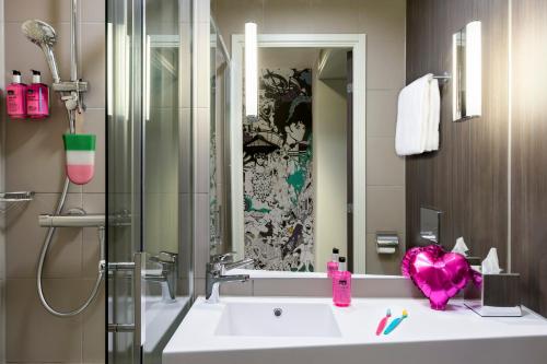 a bathroom with a sink and a mirror at Moxy Glasgow SEC in Glasgow