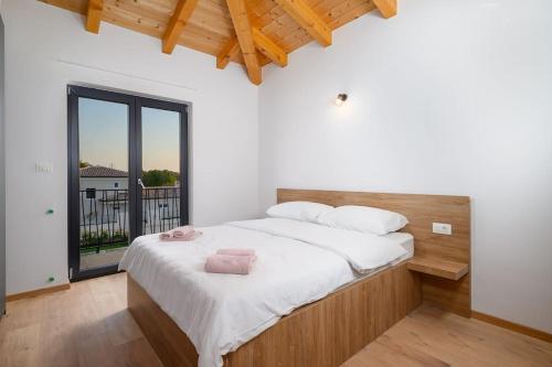 a large bed in a room with a large window at Villa Fierra by IstriaLux in Svetvinčenat