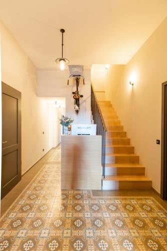 an empty hallway with a staircase with a stair tread at Meerloft Norderney in Norderney