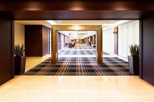 an image of a hallway in a building at Sheraton Grande Tokyo Bay Hotel in Urayasu