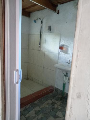 a bathroom with a shower and a sink at Casa España in Puerto Jiménez