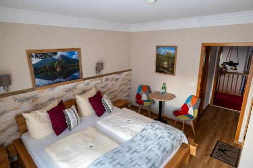 En eller flere senge i et værelse på Alpenhotel Bergzauber