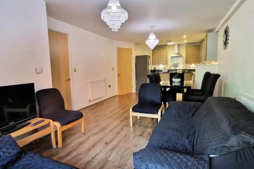 Кът за сядане в Explore London: 2 Bedroom House in Wood Green