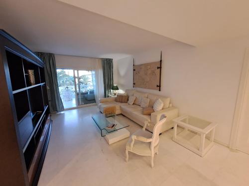 Holidays & Home Luminous Apartment in Playas del Duque , Puerto Banus