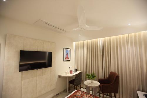 Hiraya Hotelsにあるテレビまたはエンターテインメントセンター