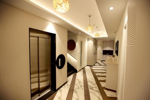 Hiraya Hotelsにあるテレビまたはエンターテインメントセンター