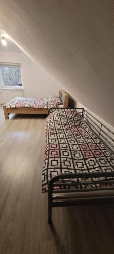 Ένα ή περισσότερα κρεβάτια σε δωμάτιο στο Apartament Zacisze